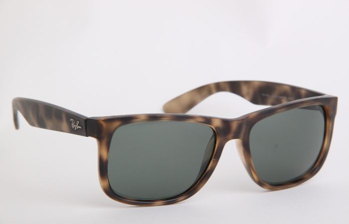 Ray-Ban Justin sunglasses vs the Oakley Holbrook – A closer look into ...