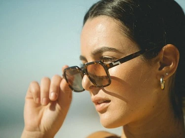 Woman wearing sunglasses in the beach