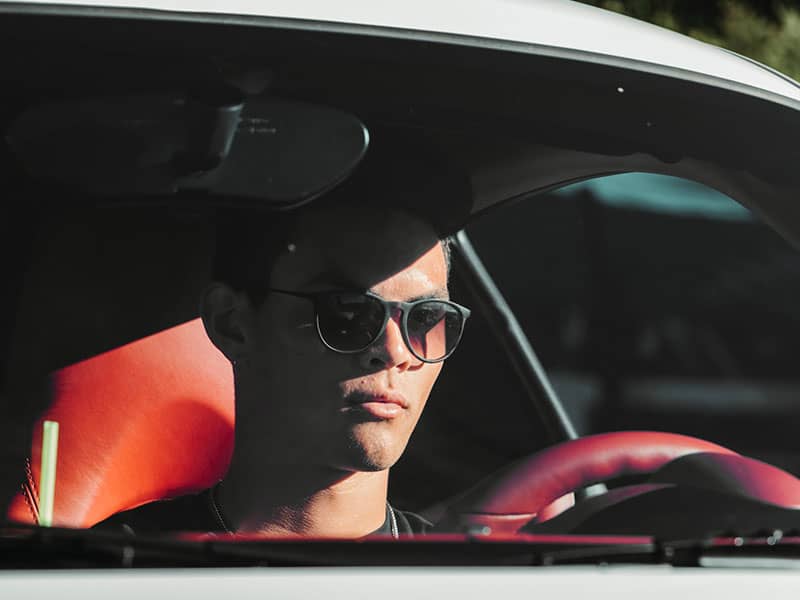 Top tips for choosing the best sunglasses for driving 