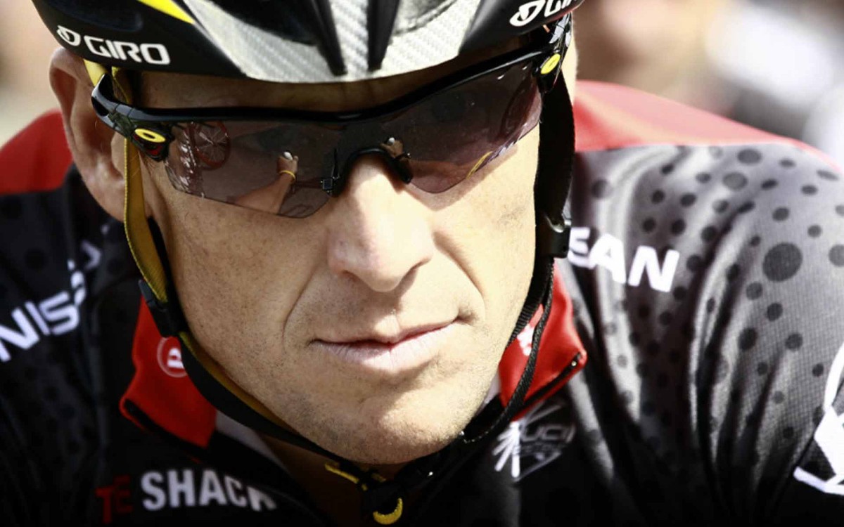 Lance Armstrong Stirs a Crowd at the Panama Triathon with his Oakley Sunglasses